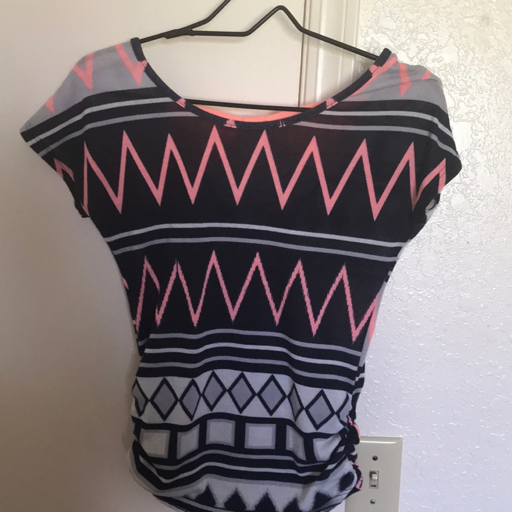 Beautiful shirt with bow! 💝